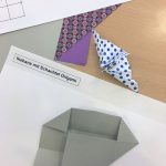 Der Workshop beginnt mit dem Falten einer Origami-Schachtel