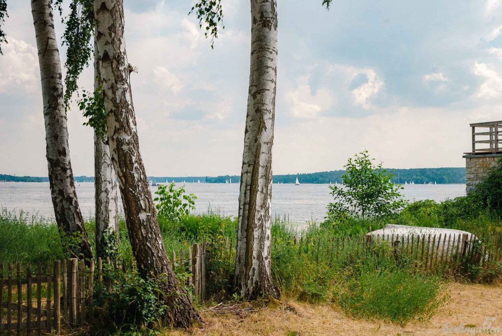 Wassergrundstück: Blick auf Schiffe auf der Havel