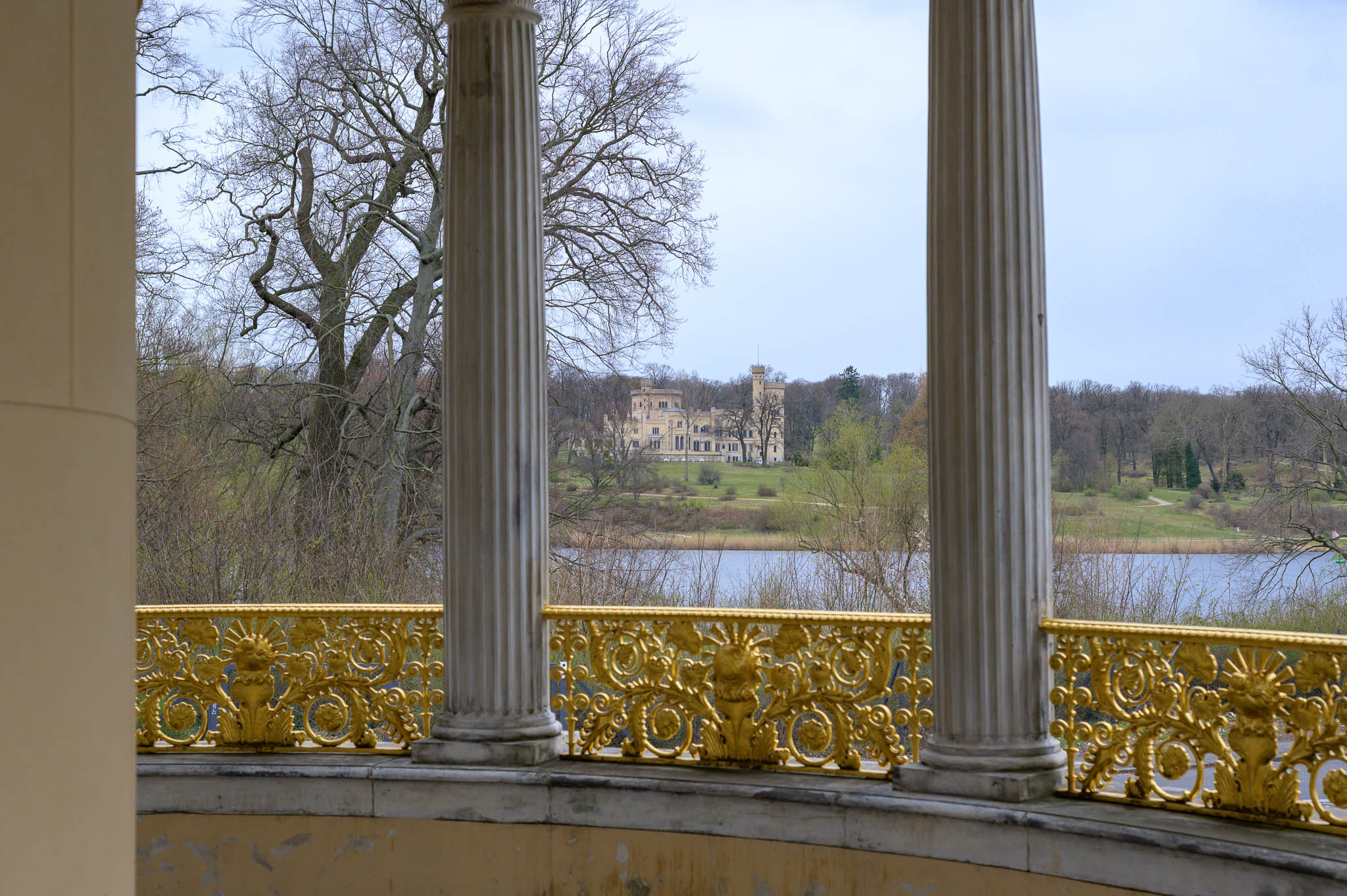 Blick vom Park Glienicke zum Schloss Babelsberg
