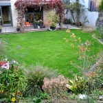 Eine Rasenfläche für die Gartenliege