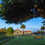 In Rotorua treffen Maori-Kunst und englisches Vermächtnis direkt aufeinander